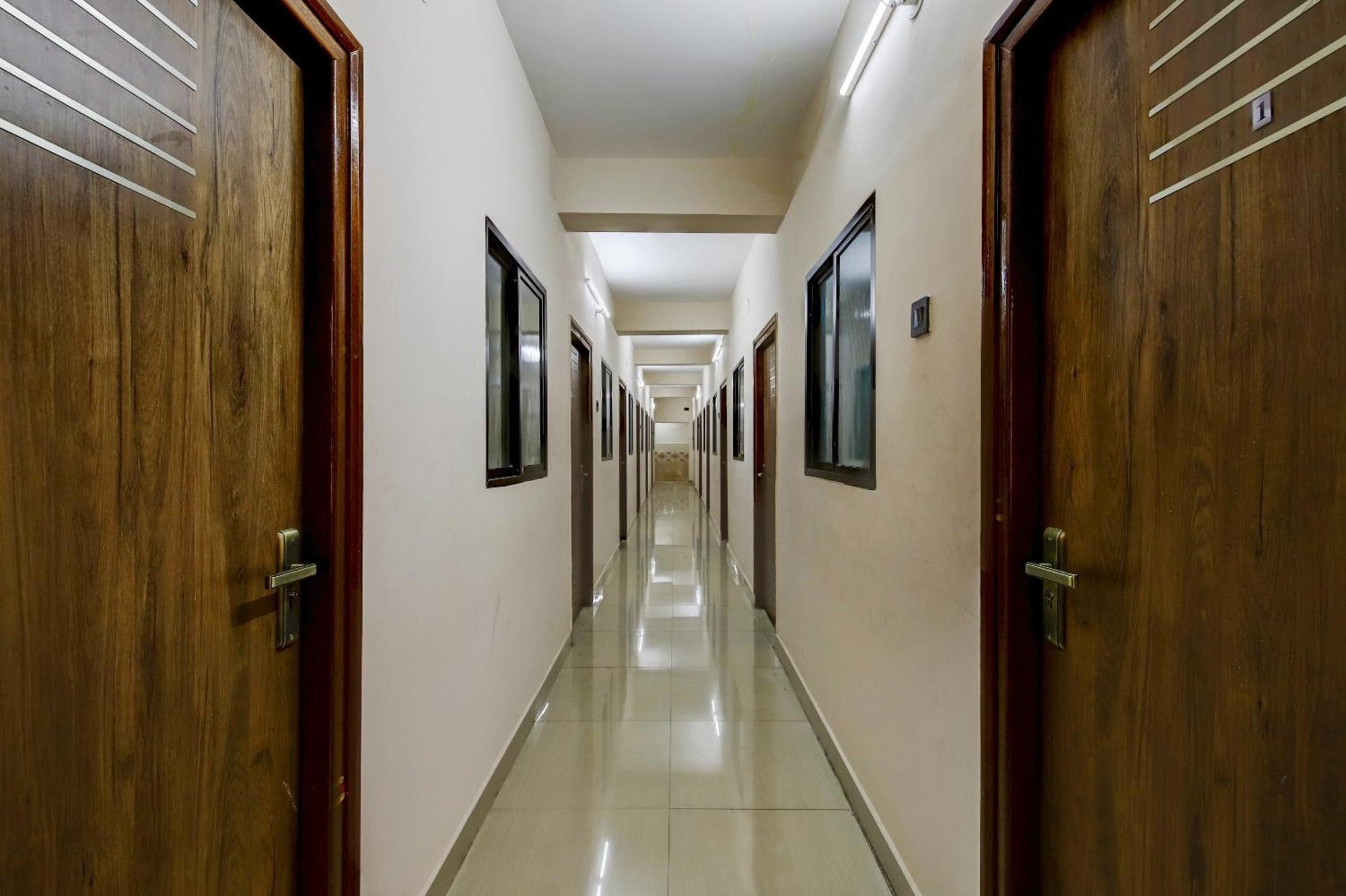 Spot On 73621 Srinivasa Boarding And Lodging Jālahalli المظهر الخارجي الصورة