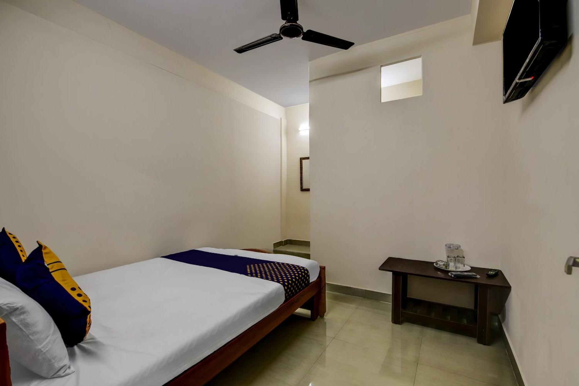 Spot On 73621 Srinivasa Boarding And Lodging Jālahalli المظهر الخارجي الصورة
