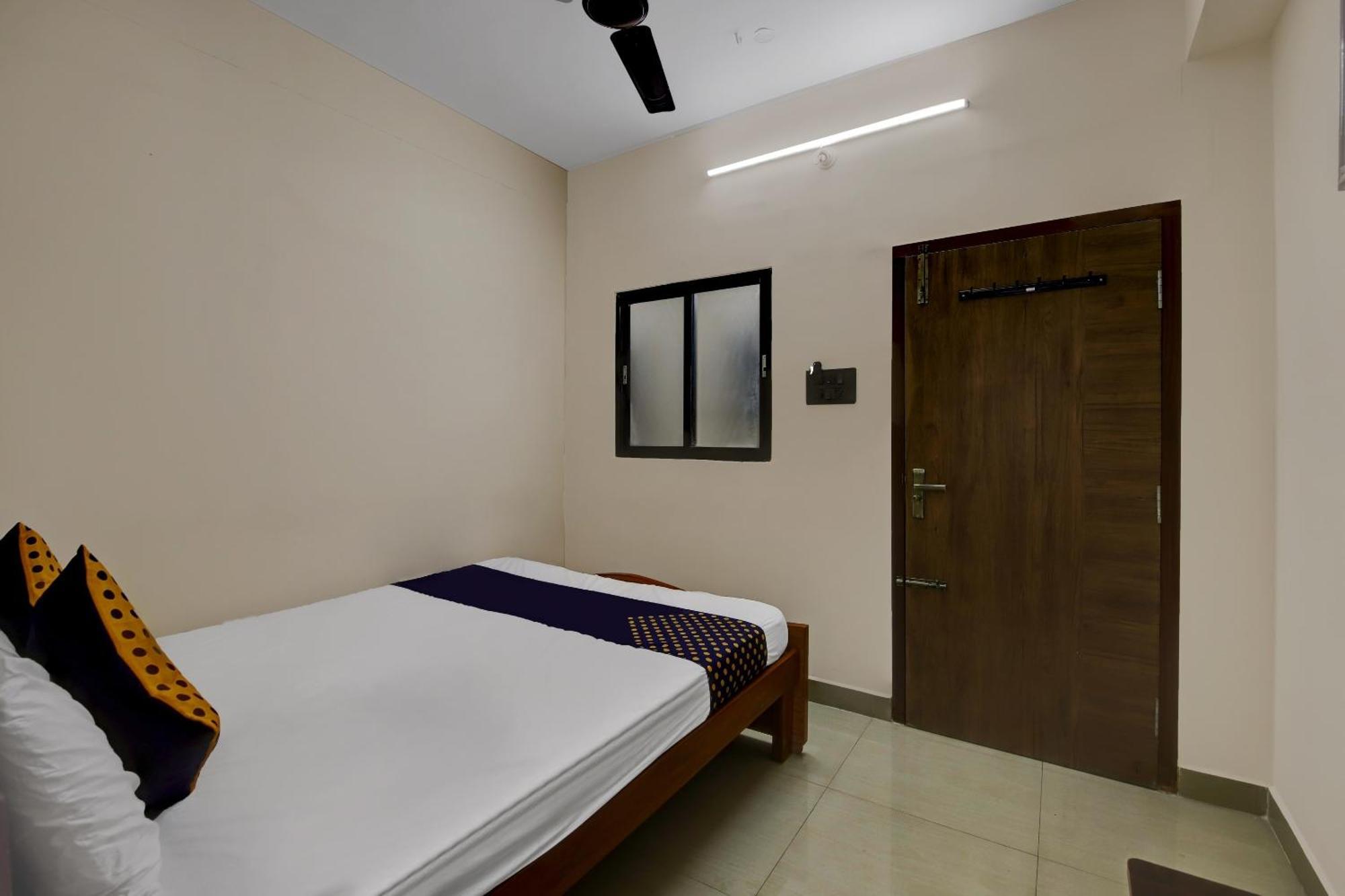 Spot On 73621 Srinivasa Boarding And Lodging Jālahalli المظهر الخارجي الصورة