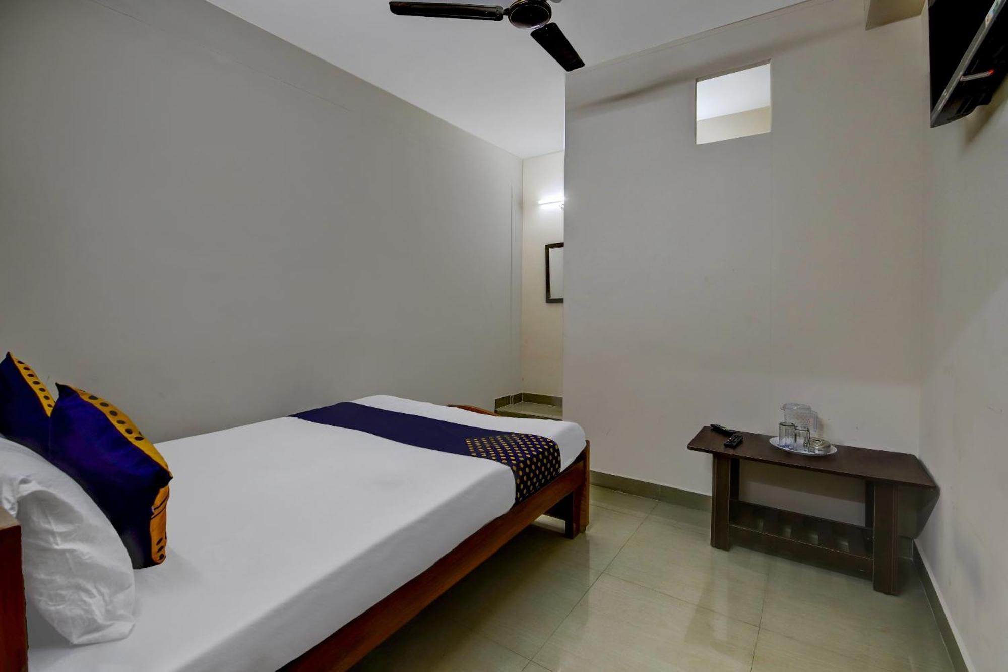 Spot On 73621 Srinivasa Boarding And Lodging Jālahalli المظهر الخارجي الصورة